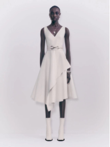 新闻稿：Alexander McQueen 2022早春女装系列瞩目呈献712.png