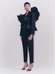 新闻稿：Alexander McQueen 2022早春女装系列瞩目呈献1451.png