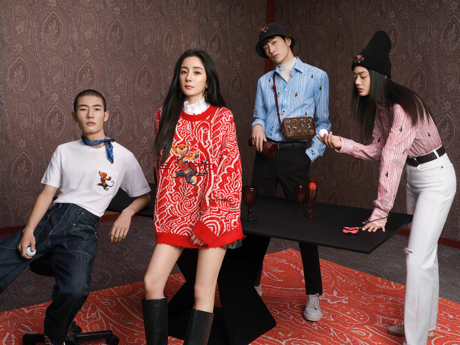 20211228201854vblfi.jpg 杨幂演绎ETRO功夫熊猫新春系列广告大片_5.jpg