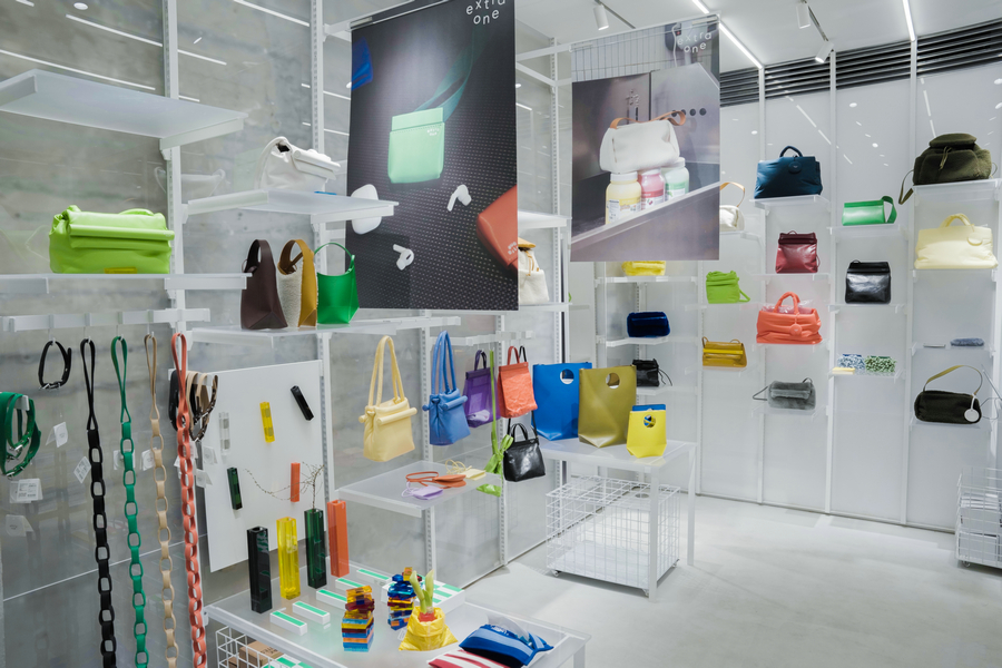 20220106222309sljxd.jpg 店铺陈列包袋1.jpg