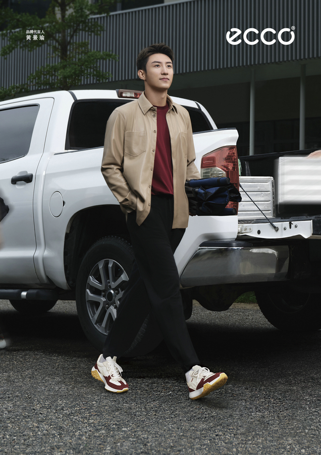 20220110202603wbdon.jpg ECCO代言人黄景瑜演绎RETRO SNEAKER复古跑鞋系列.jpg