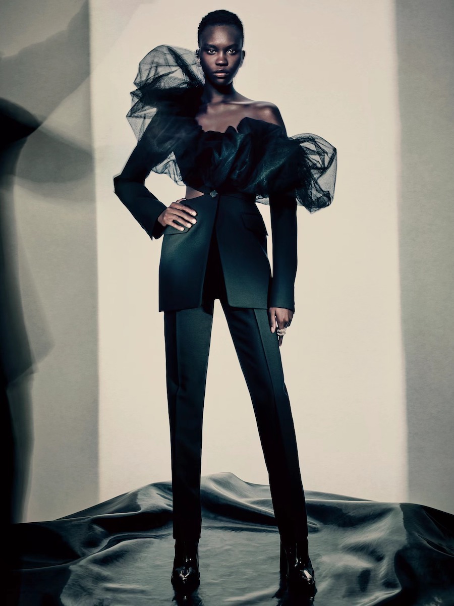 20220819131254ojxzj.jpg Alexander McQueen 2022秋冬女装系列广告大片_7.jpg