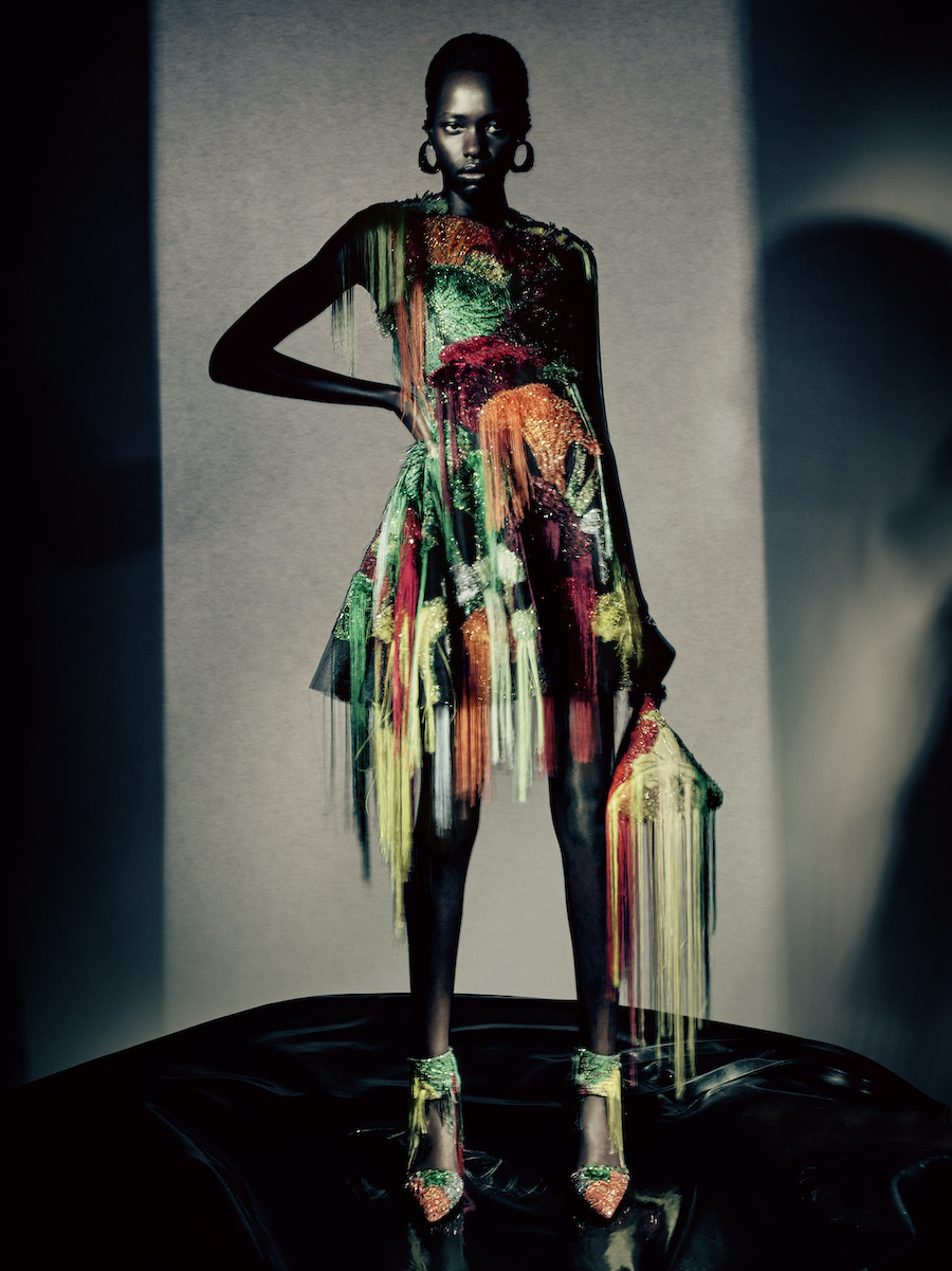 20220819131309kjhzf.jpg Alexander McQueen 2022秋冬女装系列广告大片_9.jpg