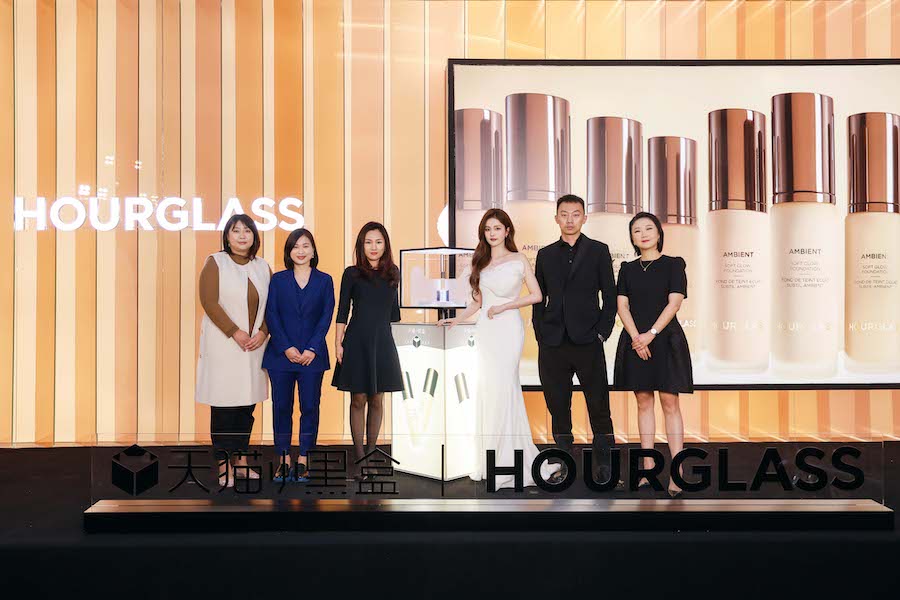 HOURGLASS合影.jpg