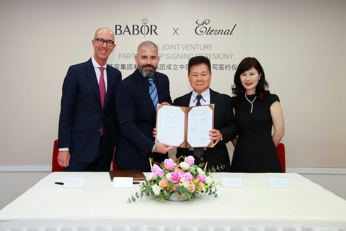 8.颖通与芭宝集团此前在香港正式签定战略合作协议.jpg