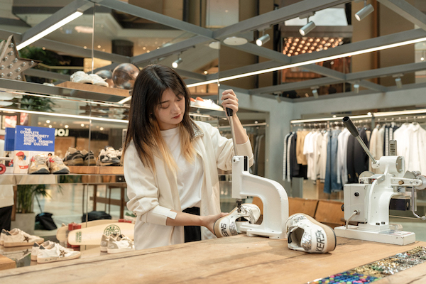 Golden Goose 上海港汇恒隆广场限时精品店空境图_Sneakers Maker.jpg