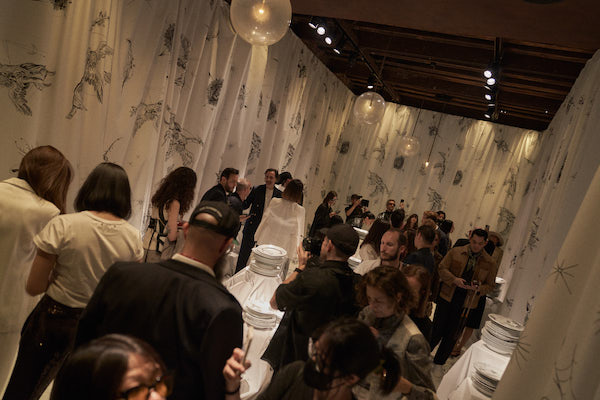 活动现场氛围图_纹身艺术家Dr. Woo的艺术装置.jpg