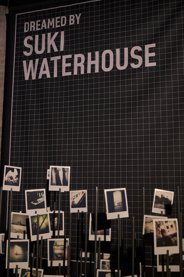 活动现场氛围图_女演员和歌手Suki Waterhouse的镜头艺术_2.jpg