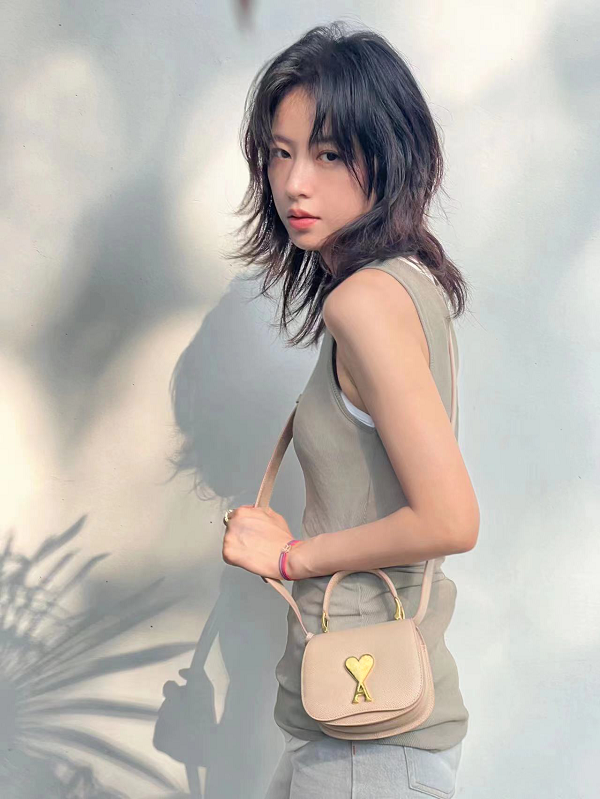 YUTONG ZHOU.png