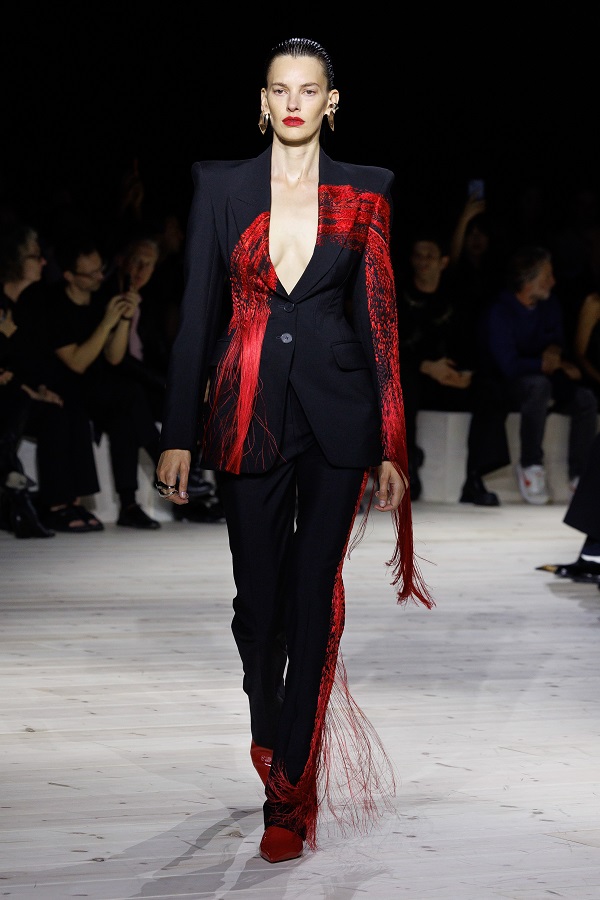 LOOK 3.jpg