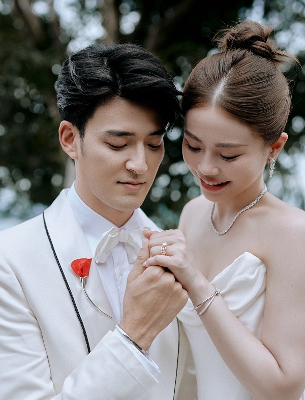 李铢衔James 马嘉莹夫妇 (1).jpg