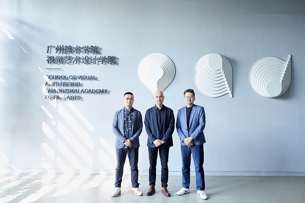 完美日记与广州美术学院团队合影.jpg