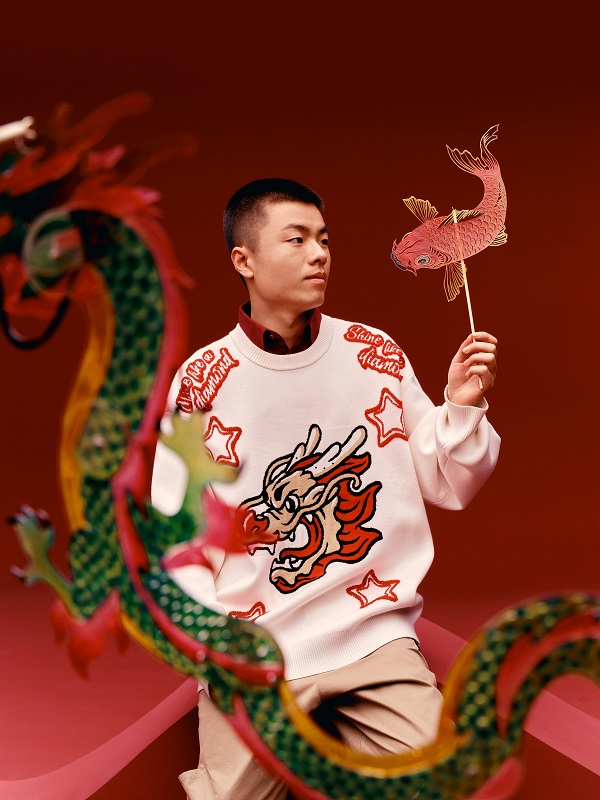 FILA FUSION携手皮影传承人孙赞 打造全新皮影锦鲤鞋_02.jpg