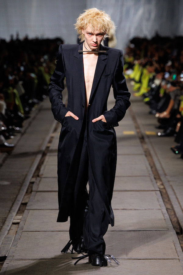 Alexander_McQueen_RTW_AW24_Look_02.jpg