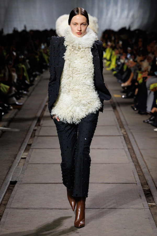 Alexander_McQueen_RTW_AW24_Look_03.jpg