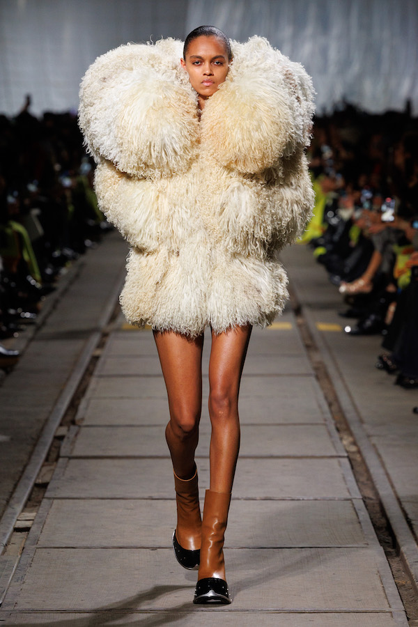 Alexander_McQueen_RTW_AW24_Look_04.jpg