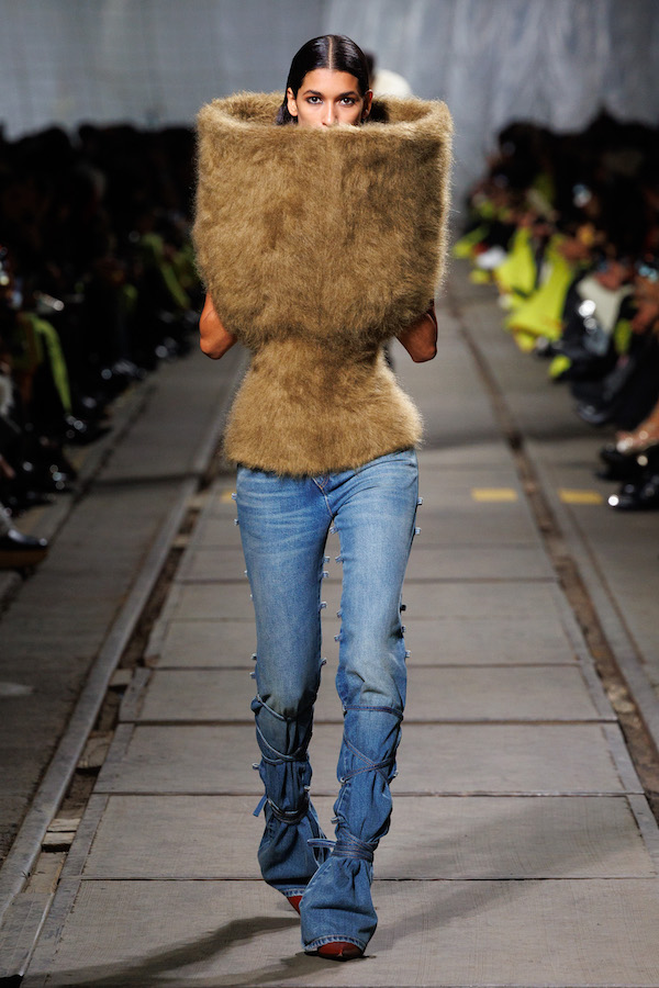 Alexander_McQueen_RTW_AW24_Look_24.jpg