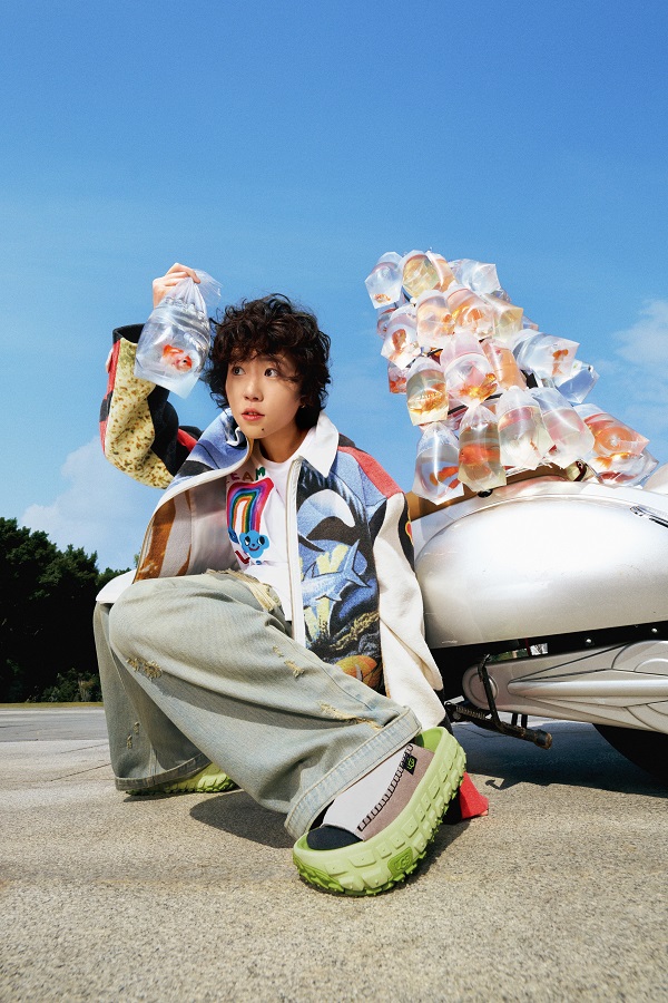 UGG®亚太区品牌代言人窦靖童演绎春夏广告大片 (5).jpg