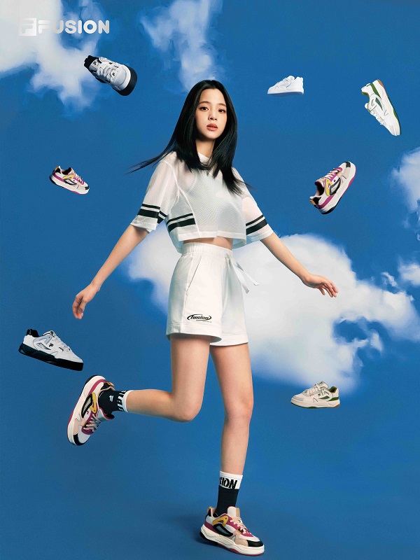 FILA FUSION品牌代言人欧阳娜娜上身BANK II酷板鞋2代_01.png