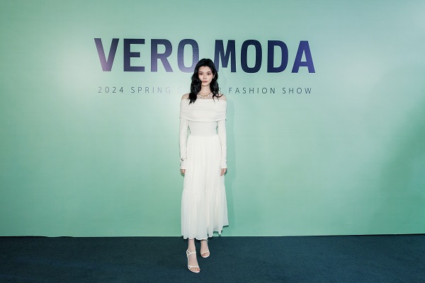 奚梦瑶出席VERO MODA 2024“绽放共生 愈见自然力”春夏时装发布秀 (1).jpg