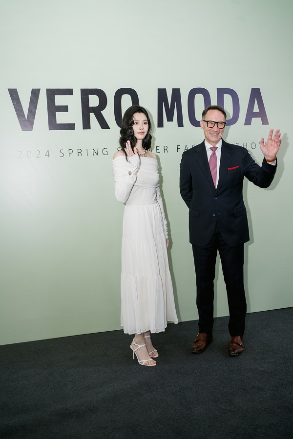 奚梦瑶出席VERO MODA 2024“绽放共生 愈见自然力”春夏时装发布秀 (2).jpg