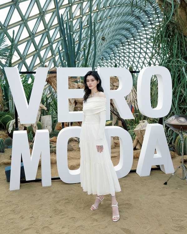 奚梦瑶出席VERO MODA 2024“绽放共生 愈见自然力”春夏时装发布秀 (3).JPG