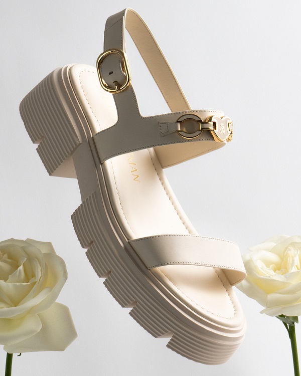 STUART WEITZMANS520限定胶囊系列静物大片 (8).jpg