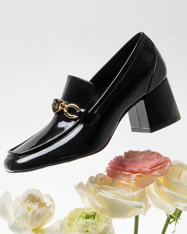 STUART WEITZMANS520限定胶囊系列静物大片 (1).jpg