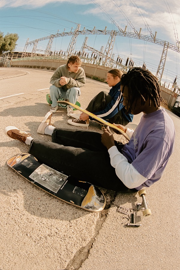SU24_CARHARTT_WIP_A09656C_A10819C_LIFESTYLE-2.jpg