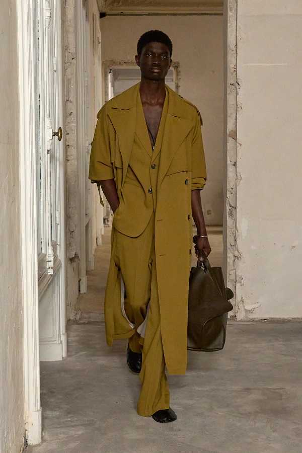 7_AMI_SS25_SHOW_RUNWAY_LOOKS27.jpg