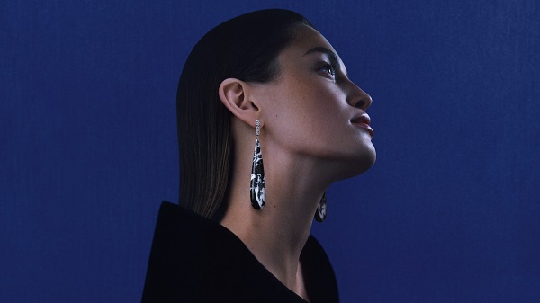 Boucheron宝诗龙Carte Blanche, Or Bleu高级珠宝系列_Banquise吊坠耳环_16-9.jpg