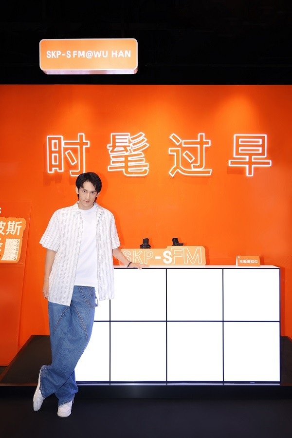 2-240H611515D10.png