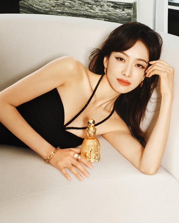JIMMY CHOO_I WANT CHOO_VICTORIA SONG PRIMARY_1_4x5.jpg