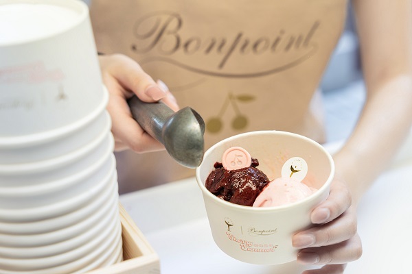 Bonpoint x Capella联名冰激凌车 互动图.jpg
