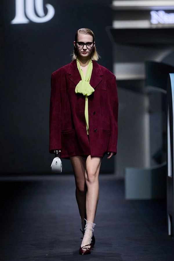 20241016023345nvzdb.jpg 1728982023905945.jpg