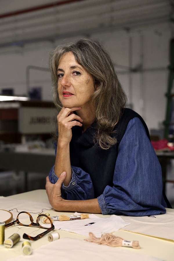 20241118214725fvpex.jpg 03 法国插画刺绣艺术家Sandrine Torredemer(艺名为La Filature)肖像.jpg