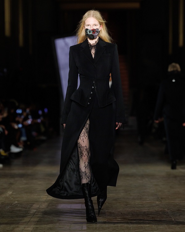 McQueen_AW25_Look_05.jpg