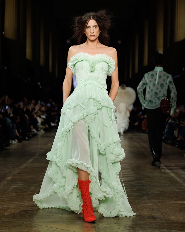 McQueen_AW25_Look_19.jpg