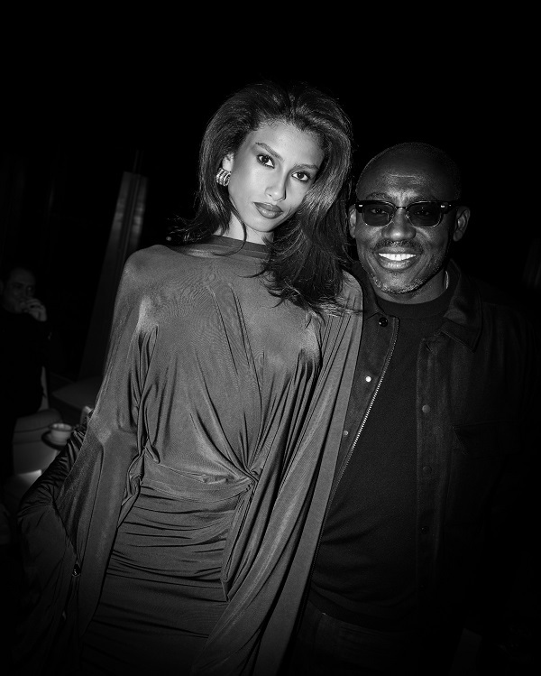 MGE_FW_2025_EE_BS_B&W_150DPI_CROP4-5_10_METGALA_CASACIPRIANI_COCKTAIL_REPORTAGE.jpg