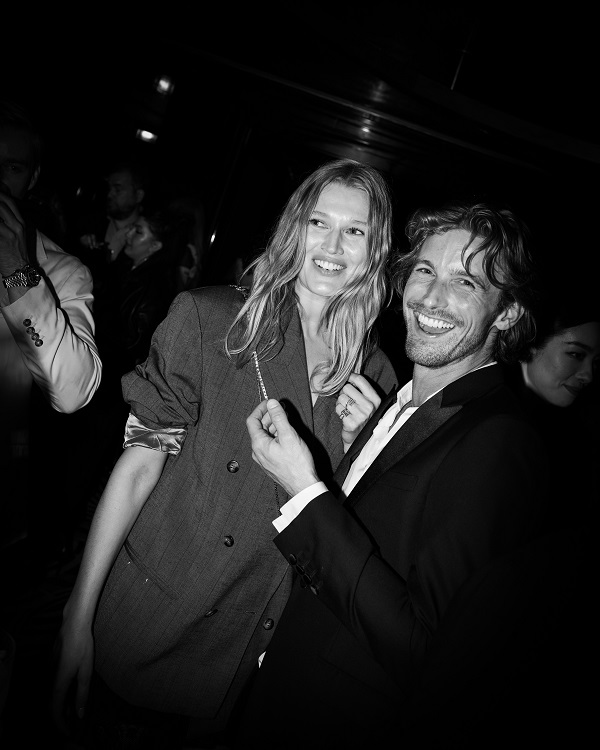 MGE_FW_2025_EE_BS_B&W_150DPI_CROP4-5_36_METGALA_CASACIPRIANI_COCKTAIL_REPORTAGE.jpg