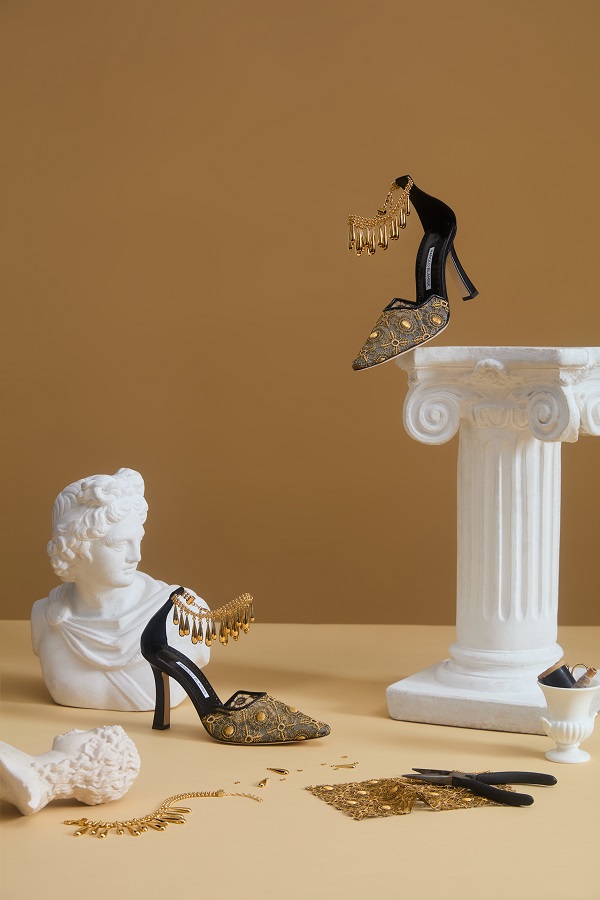 KLJ_ManoloBlahnik_AU25WSLB_10.01.25_Shot 02 _HARNICUS-325-3098-YWOV(977V)BLCK(0015)_029-B_SRGB.jpg