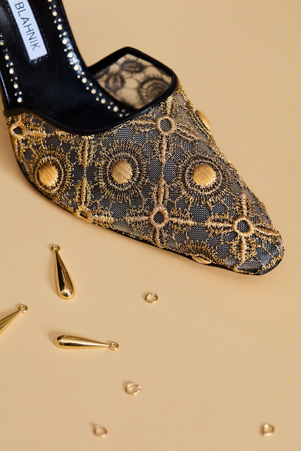 KLJ_ManoloBlahnik_AU25WSLB_10.01.25_Shot 02 _HARNICUS-325-3098-YWOV(977V)BLCK(0015)_035_SRGB.jpg