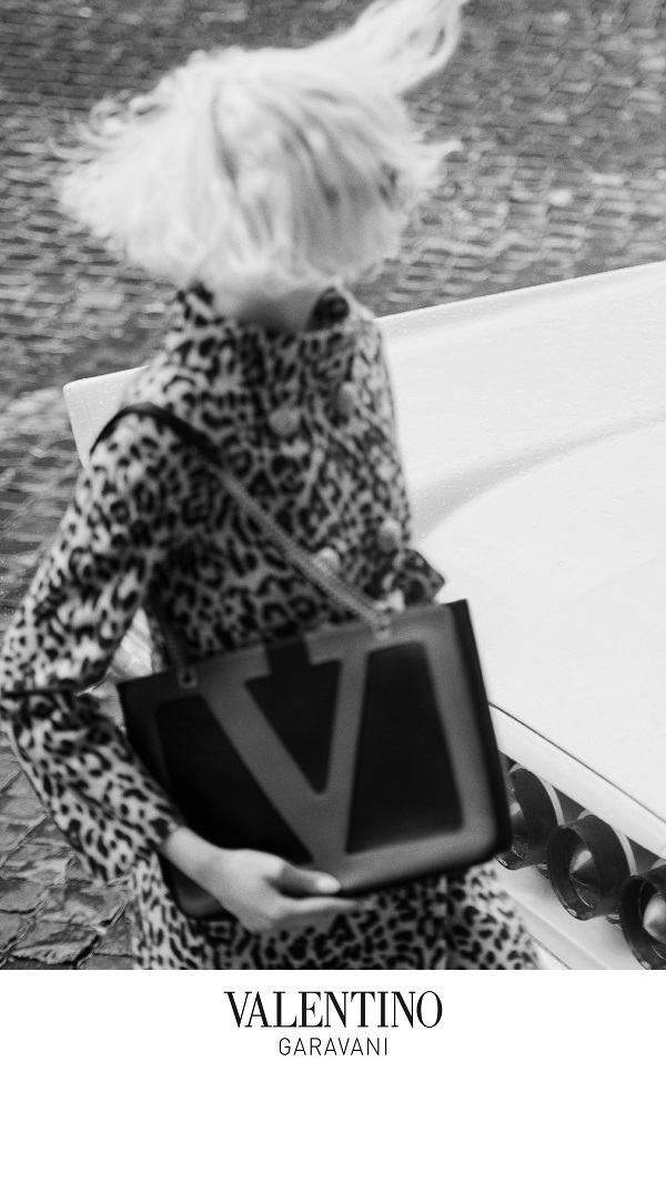 Valentino_Fall25_VivaSuperstar_Logo_9x16-safe_04.jpg