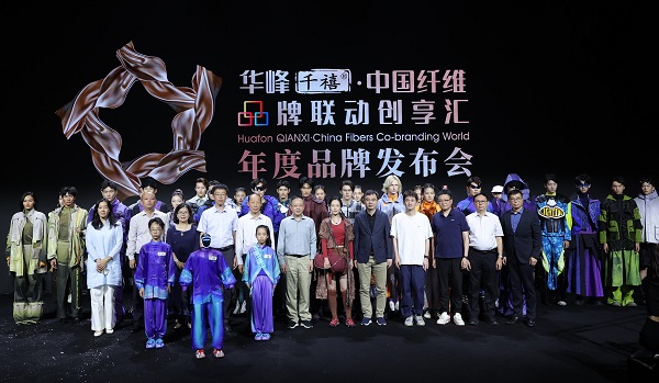 图01 大合影(领导设计师模特)DZR31211.JPG