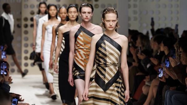 TOD'S_WOMEN'S_SS26_PARADE.jpg