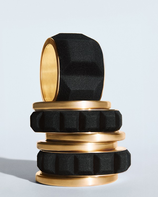 Boucheron宝诗龙Quatre Sand手镯_静物图_4x5 02.jpg