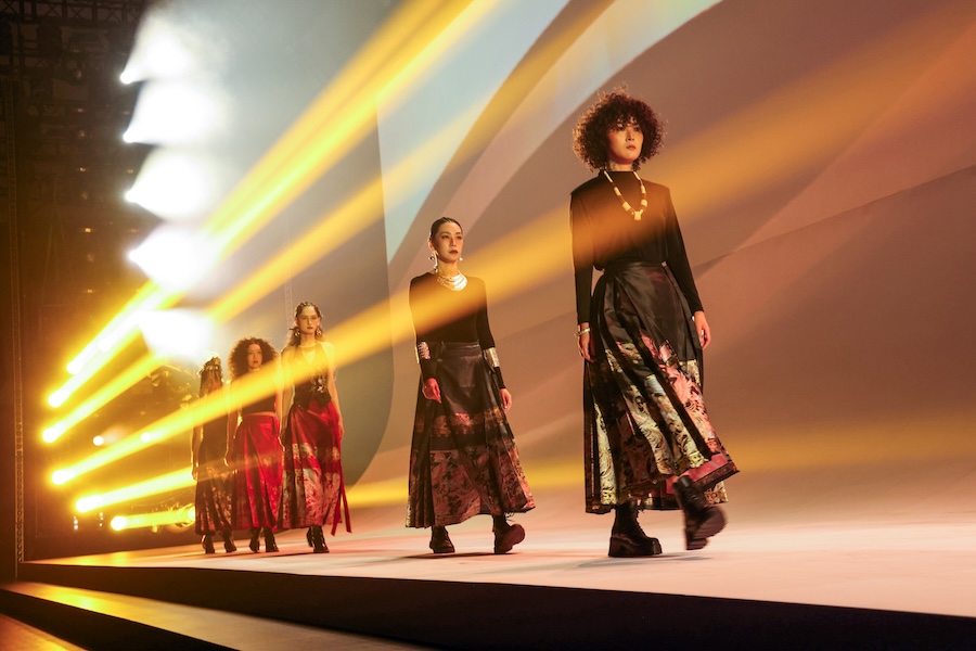 20251110163453vuych.jpg 10 依格宝、苏豪、芭曲联合呈现沙龙趋势秀.jpg