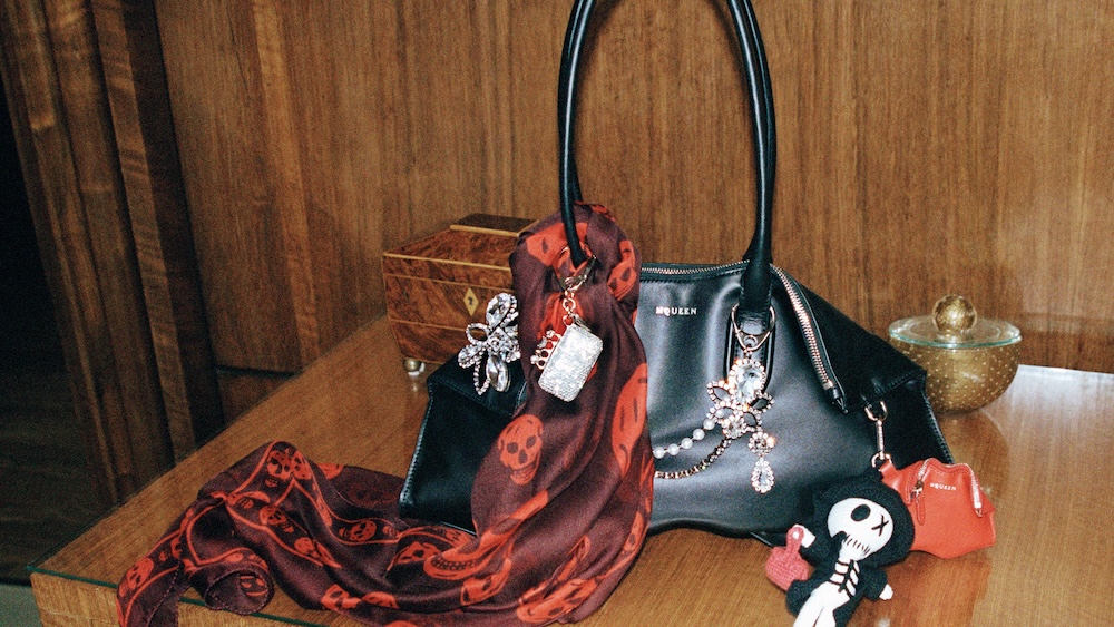 20251114022404iuoua.jpg McQUEEN SS26 PRE-CO_HERO_ 1920_X_1080_34.jpg