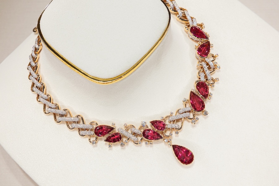 20251117221738ruity.jpg 6_Pomellato宝曼兰朵COLLEZIONE 1967高级珠宝系列RIVIÈRE ZIGZAG RUBELLITES项链.jpg