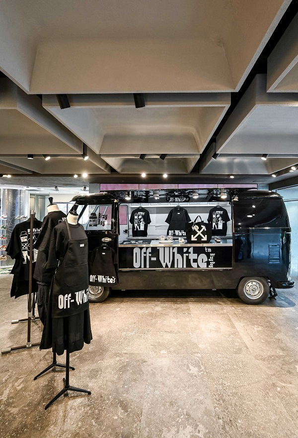 Off-White™ × Bizy Boy 02.jpg